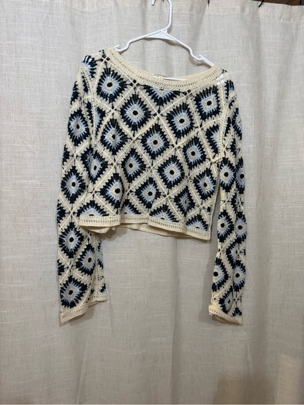 Crochet Diamond Pattern Pullover Sweater in Cream & Navy